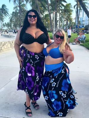 Height Gap friendship 🥳@Aspasia  #heightdifference #plussizetiktok #curvytiktok #miamivibes #friendship 