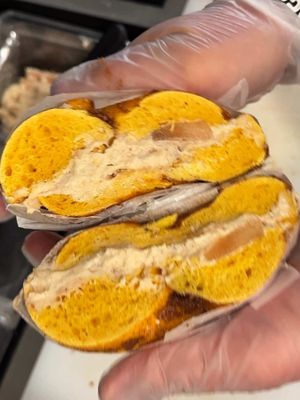 A fall sweet treat MUST at O’Bagel!  #obagel #pumpkinspice #sandwichrecipe #bagel #restaurantlife 