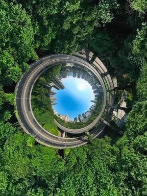 The Antigravity A1 helps you to capture stunning, unique visuals with ease. The intuitive motion controller allows you to focus on the thrill of flying while the 8K 360° camera captures everything around you - giving you the freedom to pick your framing later. 🔗 Learn more here: https://bit.ly/46n0Z4q #360drone #antigravity #drone #AntigravityA1