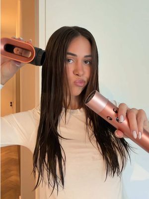 guysss how stunning is the color of the @Dyson USA airwrap i.d. 🥹💕  #dysonairwrap  #blowout #hairstyle 
