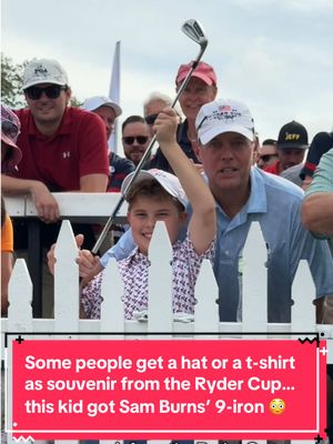 Some people get a hat or a t-shirt as souvenir from the Ryder Cup… this kid got Sam Burns’ 9-iron 😳