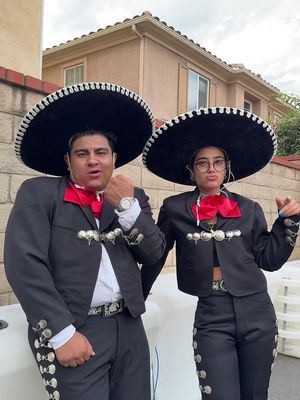 She knows where HOMES at@sara ONE OF JUAN 😉🇲🇽 #hispanictiktok #toxicos_oficcial  #felipito #sarasaffari #hispanicheritagemonth 