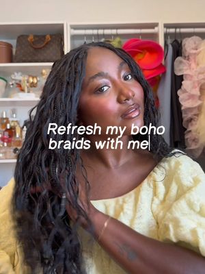 If your boho braids need a refresh, this is your sign to try the glam mousse and mist spray from @Blake Brown . It’s lightweight and leaves your curls looking defined and smelling brand new #blakebrownpartner