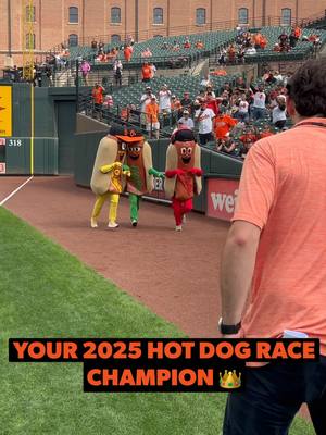 and the winner is… #orioles #hotdograce #MLB #baseball #dogs 