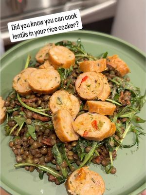Since it’s now officially autumn, I think it’s time we bring back warm lentil salads! This one features French green lentils — cooked in rice maker!! — crispy bacon, scallions, capers, and a really simple, flavorful vinaigrette that takes mere minutes to make. To my base recipe I added a few generous handfuls of wild baby arugula (always in my fridge!) and a few tablespoons of freshly chopped tarragon. Honestly, tarragon is such an underrated herb. It works really well here, but feel free to experiment with any herbs you love or need to use up.  Enjoy as is or top with a little extra protein. I roasted some mild Italian chicken sausage and it was everything I hoped it would be and then some. 10 outta 10, add this to your fall dinner (or meal prepped lunch) rotation! https://www.wellseasonedstudio.com/lentil-salad/ #lentils #saladrecipe #EasyRecipe #dinner 
