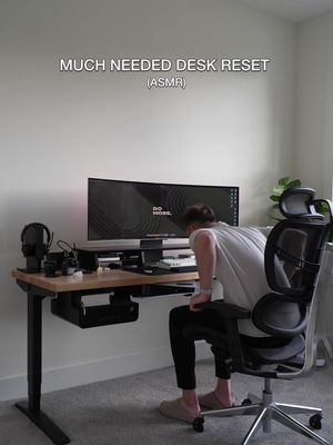 Desk reset 🤌 #deskreset #homeoffice #desksetup #asmr #asmrsounds 