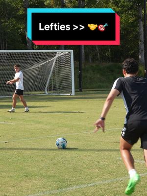 Lefties >> 🤝🎯 #football #footy #soccertraining #satisfying 