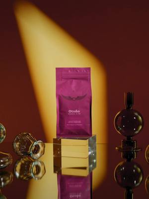 Otoño seasonal blend arrives today, designed to complement the transition from crisp summer fruits into deeper fall flavors. This year, our coffee team selected lots from Kenya, Ethiopia and Colombia to embody this leap towards a new season. For us, notes of red grape, nectarine and dried cherry are plentiful throughout our brews. Otoño seasonal blend is now available from our website now.