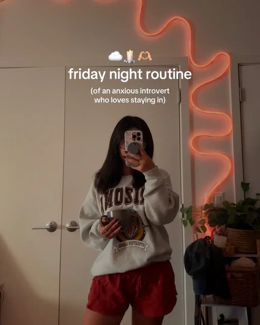 What can I say? My Friday nights get real wild. 😌 But for real, if your idea of a perfect ending to the week is staying in, lighting a candle, and fully leaning into homebody bliss - same ✨ This is the little routine I look forward to time and time again, and it never fails to reset me. Save it for the next time you want a quiet night that actually feels like exhale 🤍 #cozyvibes #comfortcreator #cozyhome #cozyvibes #cozyhomebody      