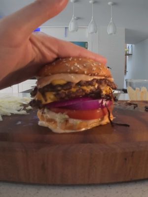 This guy thinks he makes the perfect burger… #food #burger #trythis #Recipe #cooking 