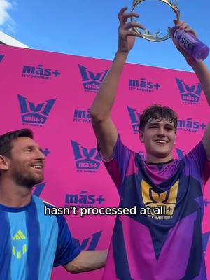Crowned in Miami in front of the GOAT - some things don’t even feel real. Drop a 👑 Coronado en Miami frente al GOAT – hay cosas que ni parecen reales. Tirate un 👑 #1v1worldcrown #MasbyMessi1v1 