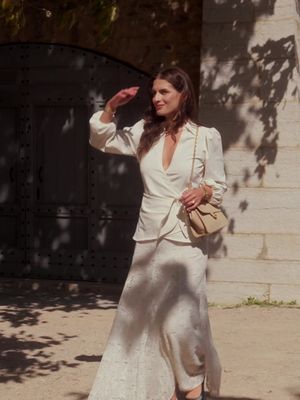 Bringing you along the Jasmin flower fields with @chanel.beauty to show you the intricate century old process of how the iconic Chanel N5 is created, as well as having a beautiful conversation with Olivier Polge, the in-house perfumer-creator of CHANEL.  #chanelpartner #chanelfragrance 