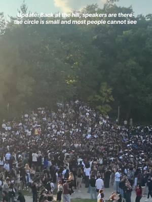The crowd is fighting for spots to see him- the team is there and set up speakers - if you are on the hill you cannot see - the concert has not yet begun  @DanielCaesar  #danielceasar #toronto #trinitybellwoods #trinitybellwoodspark #popupconcert 