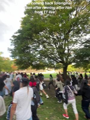 A confused and scared crowd after everyone was running to find him  @DanielCaesar  #danielcaesar #toronto #trinitybellwoods #trinitybellwoodspark #popupconcert 