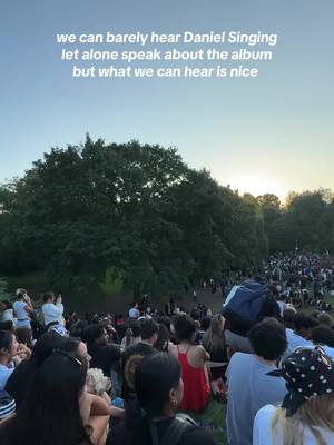 can barely hear and can’t see unfortunately :/ @DanielCaesar  #danielceasar #toronto #trinitybellwoods #trinitybellwoodspark #popupconcert 