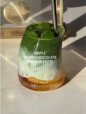 maple white chocolate matcha latte 🍁🤍🍫🍵 recipe:  〰️1/2tsp maple syrup 〰️1/2tsp white chocolate sauce 〰️ice 〰️1/2cup milk 〰️2tsp matcha + 50ml hot water #homecafe #drinkrecipe #matchalatte #maplematcha #whitechocolatematcha 