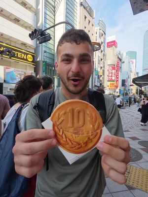 I’m in Tokyo trying the viral cheese coin ! #food #viralfood #japan #delicious #travel 