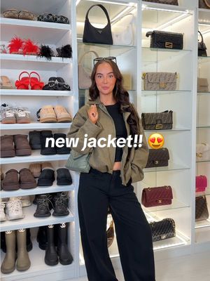 how unreal is this jacket?! 😍 #suede #suedejacket #autumn #autumnoutfits 