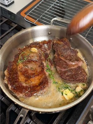 On the menu tonight: steak & frites w/peppercorn sauce 😋🥩  #steak #steaknight #steakandfrites #ribeye #steakdinner 