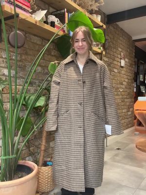 Petite fail 😂 was very excited about this asos checked coat but alas it’s not giving #petitefashion 