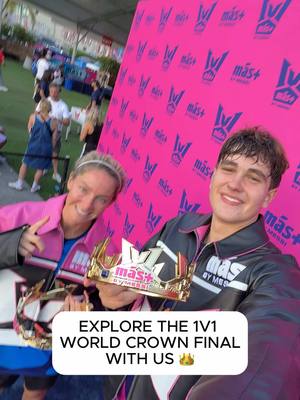 We handed over the phone ➡️ Miami did the rest. Are you there next year?? Pasamos el celular ➡️ Miami hizo el resto. ¿Vas a estar allá el próximo año? @Stanley Brand @Messi Fragrances #1v1worldcrown #masbymessi1v1 