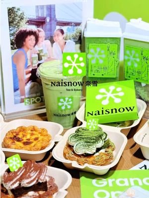 🎉 Exciting News: NaiSnow is officially launching its first U.S. store! NaiSnow is bringing its most iconic creations to Flushing! @NaiSnow USA  . Grand Opening! 🎊 ❤️October 3rd 2025 📍39-07 Prince St, Flushing, NY 11354   . 🎁Special Offers:  1️⃣2-for-1 signature drinks during the first THREE days! 2️⃣ buy-one-get-one-half-off on all products for the next four days . 🆓FREE GIFTS for Grand Opening guests: 🎁 NaiSnow Jasmine Tea Stone Diffuser   🎁 NaiSnow US Exclusive Double-Side Canvas Bag The highly anticipated NaiSnow has finally arrived in New York, bringing their signature blend of healthy drinks and artisanal pastries to Flushing. This beloved brand is known for their commitment to wellness and indulgent treats that have captivated taste buds across China. Signature Drinks: Daily Green Bottle🥬✨ This vitamin C powerhouse delivers sweet and tangy refreshment with fresh kale, green apple, and lemon. Packed with dietary fiber and natural antioxidants. Matcha Coconut🍃🥥  Organic Tenmoku matcha meets fragrant Thai coconut water in perfect harmony! The smooth, mellow matcha richness intertwines with coconut's natural sweetness like sipping from a pure mountain spring. Super Avocado🥑💪  Your green energy meal replacement! Creamy avocado blends with chewy oat popping pearls, chia seeds, and billions of live probiotics. Rich, layered, and incredibly satisfying – health meets indulgence! Artisanal Bakery: Matcha Tiramisu Tart🍰  Premium matcha infused cake meets smooth cream cheese filling! The milky aroma creates double the delight in every rich, creamy, indulgent bite. Coffee Tiramisu Tart☕  Aromatic coffee-soaked sponge cake layered with silky fresh cream, nestled in a buttery crisp tart shell. Seaweed Meat Floss Mini Cakes🌊  Crispy seaweed flakes combined with savory pork floss and sweet salad dressing create multi-layered flavor explosions! Caramel Egg Tart🍮  Golden croissant-style pastry that's flaky and crisp, filled with silky-smooth custard reminiscent of pudding!  #NaiSnowUSA #SpotGreeninNYC #NaiSnowNYC #naisnowflushing 