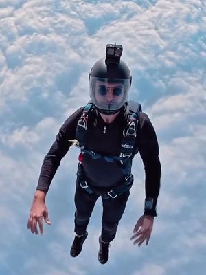 "Just going out for some fresh air" 💨 ( 🎥 @Miguel Mussi ) #Unreel #Extreme #Skydiving #Adventure #Outdoors 