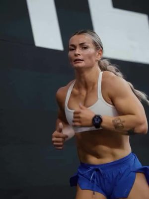 Freight train coming through 🤪🤭 #dogtok #Tennessee #GymTok #crossfitgirl #GymTok 
