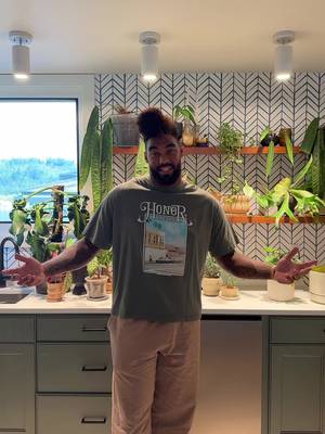 Plant Dad back in action 😂 #plants #houseplants 