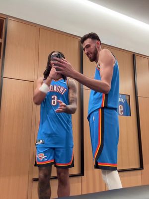 yall tell chet to post the tik tok we made on his phone @Chet holmgren #thunder #arkansas 