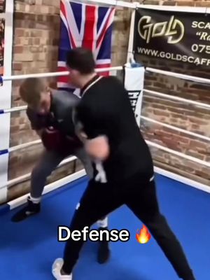 Floyd made a whole career with this defense and nobody beat him 🔥 (h/t boxeoderaza/IG) #boxer #boxing 