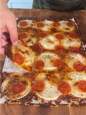 Crispy onion crust pizza 🍕 #EasyRecipe #cooking #Recipe #DinnerIdeas