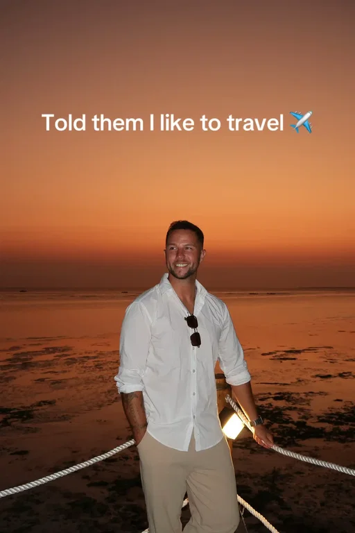 Best decision I ever made was booking the one way ticket to living the life of my dreams 🙏🏼 #travel #fulltimetravel #traveltheworld #holyairball 