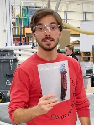 Et voilà ! Après 1 an à bosser dessus, ça sort enfin : cette revue/livre/objet étrange qui nous a tant fait kiffer est maintenant à vous 📚 Bonne lecture ❤️