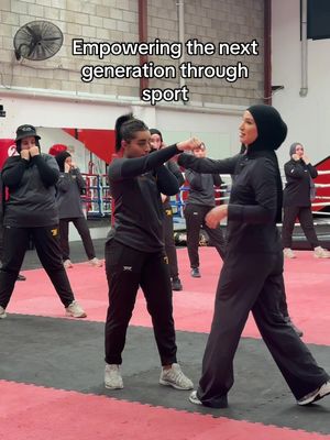 Today I had the privilege of leading a boxing session followed by a talk + Q&A with the National Senior Girls Academy from  the Bachar Houli Foundation 🥊 This program brings together young muslim girls from across Australia, empowering them through sport, leadership, and community. It was so nice to share my journey, open up about resilience, and feel the drive these girls have for their future. The future of women in sport is looking bright 🫶😌 Thank you for having me ❤️  @Studio Socialise 📸  #womeninsport #boxing