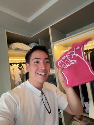 She rolls her eyes. I roll into exclusive events with high-speed 5G thanks to Magenta Status @T-Mobile #TMobilePartner