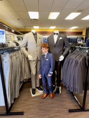 First suit: secured. ✔️ Next stop: prom (someone hold us). 🥲 Enjoy 15% off with code LINDY15, online purchases only, valid through 1/8/26. @lindyandthelittles #suit #kidssuit #howtostyle