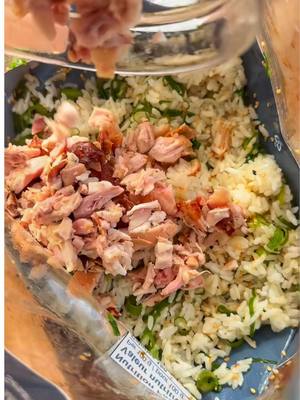 Wow THIS is cool 👀 Making chicken onigiri and chicken fried rice using Costco’s rotisserie chicken!🍗🤣 All you need are green onions, sesame seeds, and maybe a dash of sesame oil + soy sauce for extra flavour 👍 And YES I legit dropped my phone inside the Rotisserie Chicken bag with all the oil and juices!! 😩😭 #hack #costco #rotisseriechicken #vancouverfoodblogger IB: