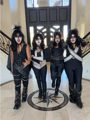 This Friday 🎸🖤 @Chins & Giggles Podcast @Louie @Yoatzi @Karina Garcia #skinnytober #halloween #kiss #fyp 