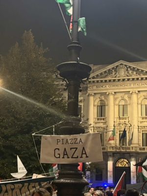 Milano x Global Sumud Flotilla 🇵🇸🖤 Si sta scrivendo la storia. #globalsumudflotilla #freepalestine #intifada #milanocadorna 