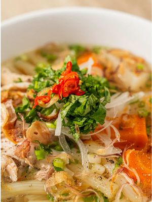 i’m sick rn too :( recipe and measurements: https://feedthepudge.com/vietnamese-chicken-noodle-soup-sup-nui-ga/