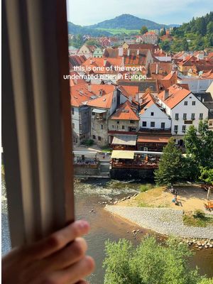 One of Europe’s most underrated towns…and it looks like a fairytale ✨ A medieval castle on a hill, riverside views, pastel houses, and streets that haven’t changed in centuries — but with way fewer tourists than you’d expect. 📍 The town? Český Krumlov, Czech Republic 🇨🇿 – UNESCO World Heritage Site – Just 2.5 hrs from Prague – You can walk the entire town in under a day – Climb the castle tower for panoramic views – Don’t miss the riverside cafés and autumn colours 🍂 It’s tiny, cinematic, peaceful — and absolutely worth adding to your next Euro trip.
