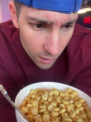 We got hot … and fruity … all of a sudden #sabrinacarpenter #trending #trendingvideo #cereal #magicspoon 
