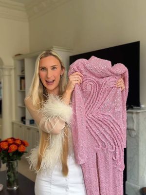 This was so much fun to create a dress that feels so 🎀 ME 🎀 I wanted a structured pink, sparkly dress that was measured to my body shape - Thank you to @tabja for bringing my vision to life (and so quickly too). I cannot wait to wear this to my next big event 🦢✨🩰 #customdress #unboxingreels #tabja