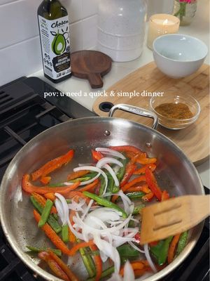 Can’t go wrong with creamy chicken fajitas 🤤 #dinner #simplerecipe #chickenfajitas #chickendinner #DinnerIdeas 