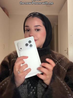A very random iPhone unboxing 🤍✨ #iphone17promax #iphone #apple 