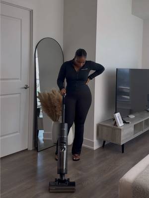 Finally found a way to make cleaning feel less like a chore. Use my code HARRG10P to get 10% off, check the link in my bio. @DreameUS  #dreame #dreameg10pro #dreametech #wedryvacuum #vacuummop 