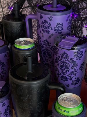 You asked, we summoned 💀 Meet our Halloween Collection: Violet Veil + Phantom Paisley. With hauntingly detailed designs, these Brüs are sure to stand out all spooky season long…and beyond! Here’s everything you need to know about this drop: 🖤 Phantom Paisley: A matte black base with a glossy, raised 3D paisley print + hidden skulls. It also glows in the dark! 🔮 Violet Veil: A matte purple base with a glossy deep purple print inspired by Victorian damask flourishes + skulls. ✨ Top-rack dishwasher safe ⚰️ 100% leakproof 🕷️ Limited-edition 👻 Available NOW #halloween #halloweendecor #spookyszn #spookyseason #brumate 