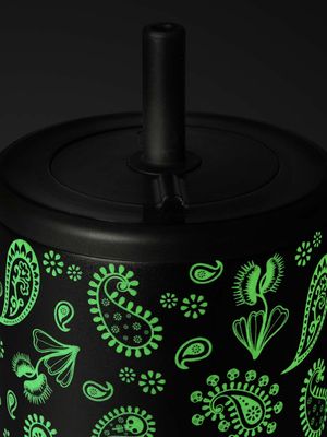 Your new favorite party trick 💀 This Brü glows when the lights go low (and it never spills a drop)! 💚 #era #halloween #spookyseason #leakprooftumbler #brumate 