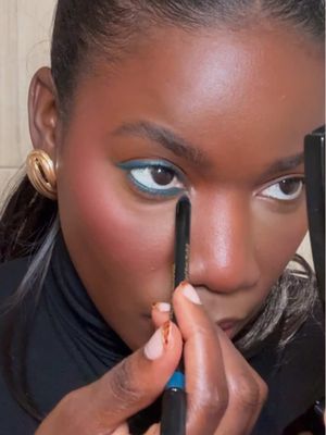 Replying to @Vee Viccy  Victoria Beckham’s Satin Kajal eyeliner glides on so smoothly. @Victoria Beckham Beauty 